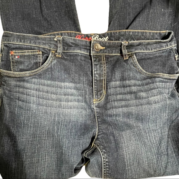Tommy Hilfiger, bootcut jeans with very minor scuffing at bottom back. Size 16. - Picture 5 of 9